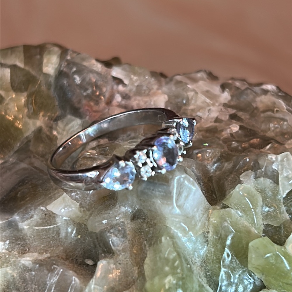 Tanzanite and white topaz ring - Picture 2 of 5